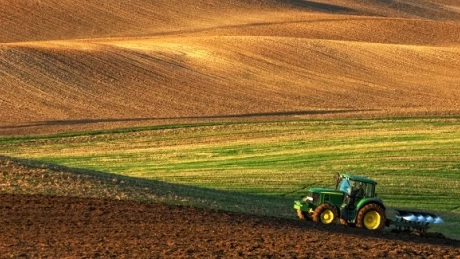 Agriculture Scholarships Around the World main image