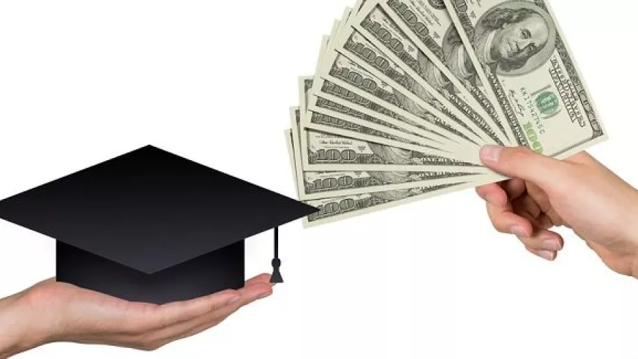 Who Should Pay University Fees: Students or Parents? main image