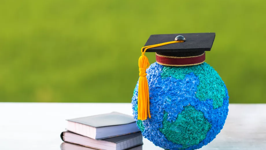 7 Stages of Adaptation When You First Study Abroad