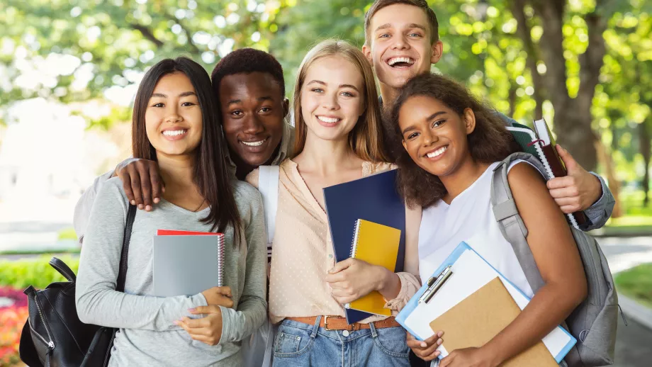 11 Ways to Make Friends When Studying Abroad