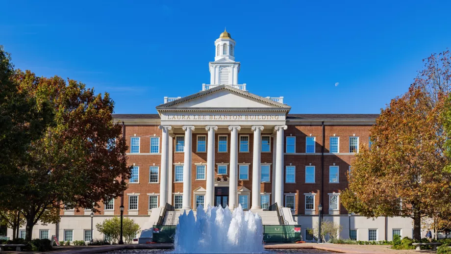 US Universities in the Rankings: Public Versus Private