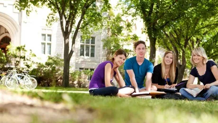 Top 5 Challenges of Studying Abroad main image